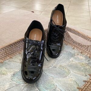 Nine West black patent leather 4 inch heels. Great condition and only worn once